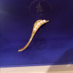 Vintage pearl pin